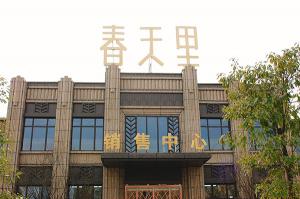 商場(chǎng)外墻廣告巨幅是什么材質(zhì)？