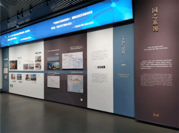 宣絨布加極窄型材展板，亞克力立體字