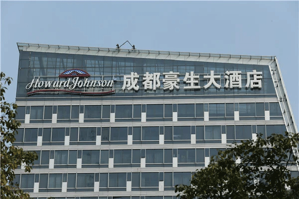 一平方米樓頂發(fā)光字制作安裝的費用有哪些？
