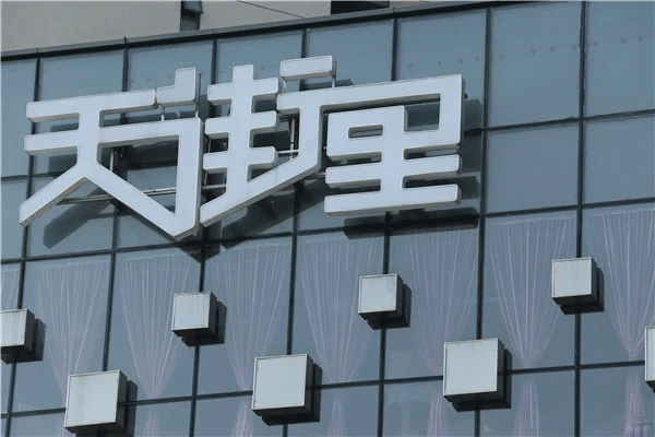一平方米樓頂發(fā)光字制作安裝的費用有哪些？