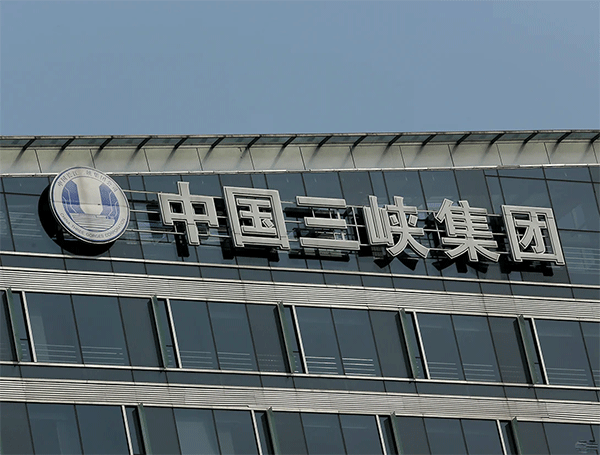 樓頂大型發(fā)光字制作安裝報價方案，可私咨詢哦