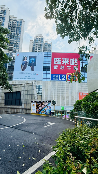 商場(chǎng)外墻廣告巨幅是什么材質(zhì)？